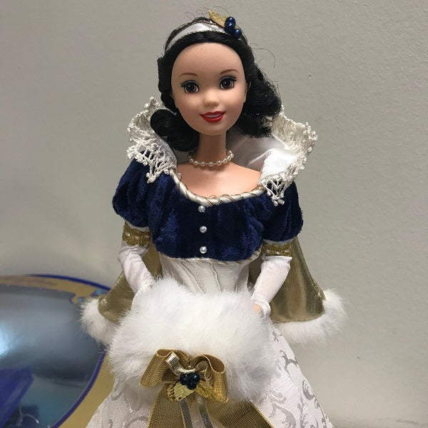 Disney Holiday Collection Snow White Holiday Princess Doll 1998 Chickenmash Farm