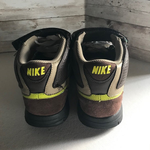 Nike Basketball Skateboard Athletic Shoes Size 6Y Brown with Yellow Swoosh